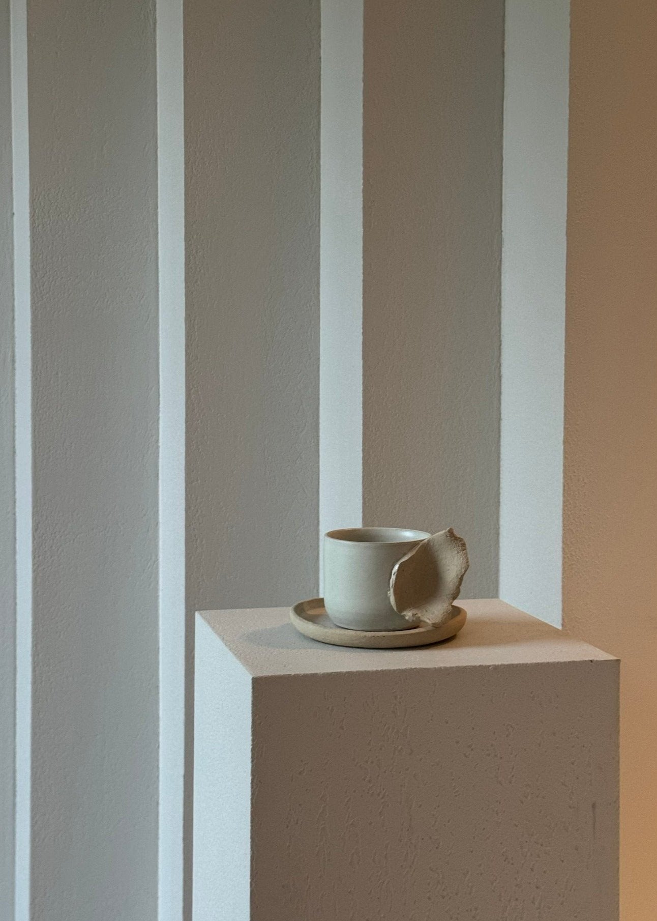 EMBRACE MUG matte
