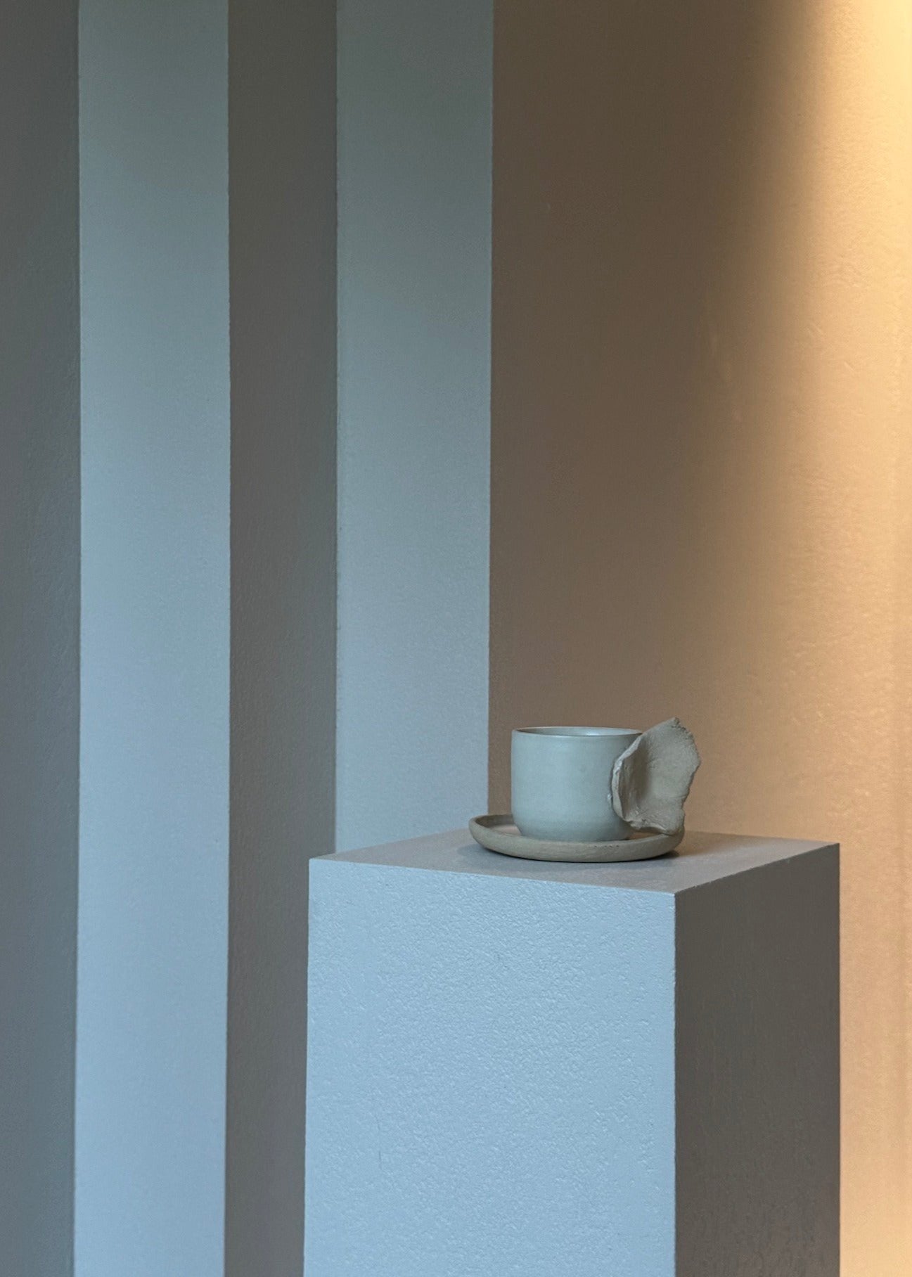 EMBRACE MUG matte